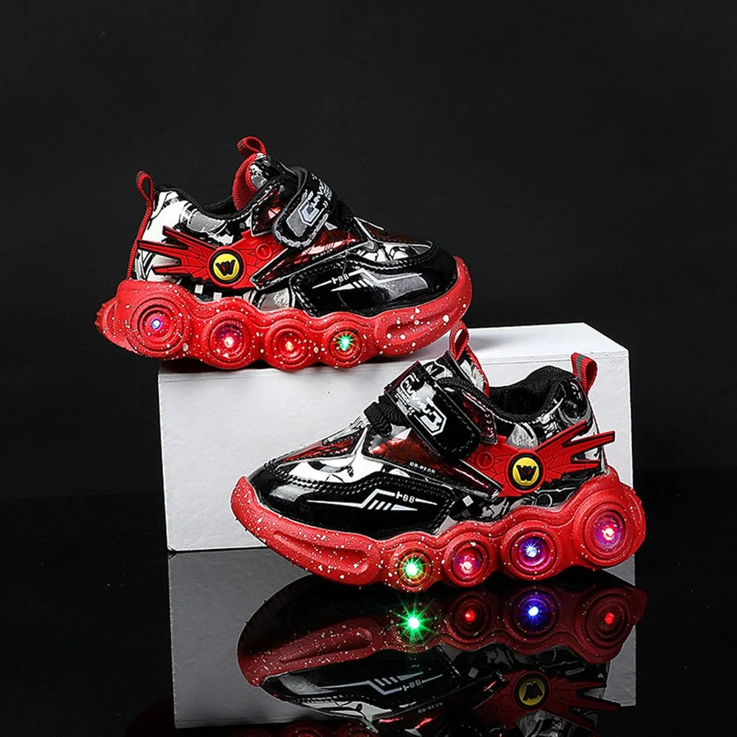 Boys Basketball Shoes Sneakers for Boys Children's Luminous Light Shoes Fashion Trend Mesh Athletic