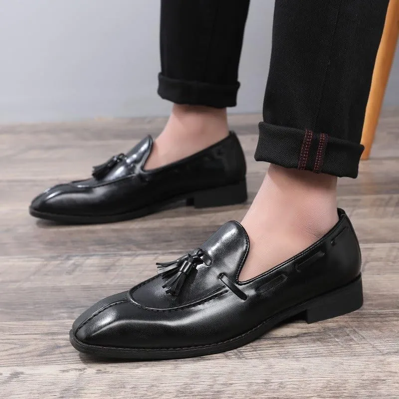 Fashion Large Size Mens Casual Shoes Light Slip on Man Tassels Loafers Designer Leather Moccasins Wedding Party Leather Shoes