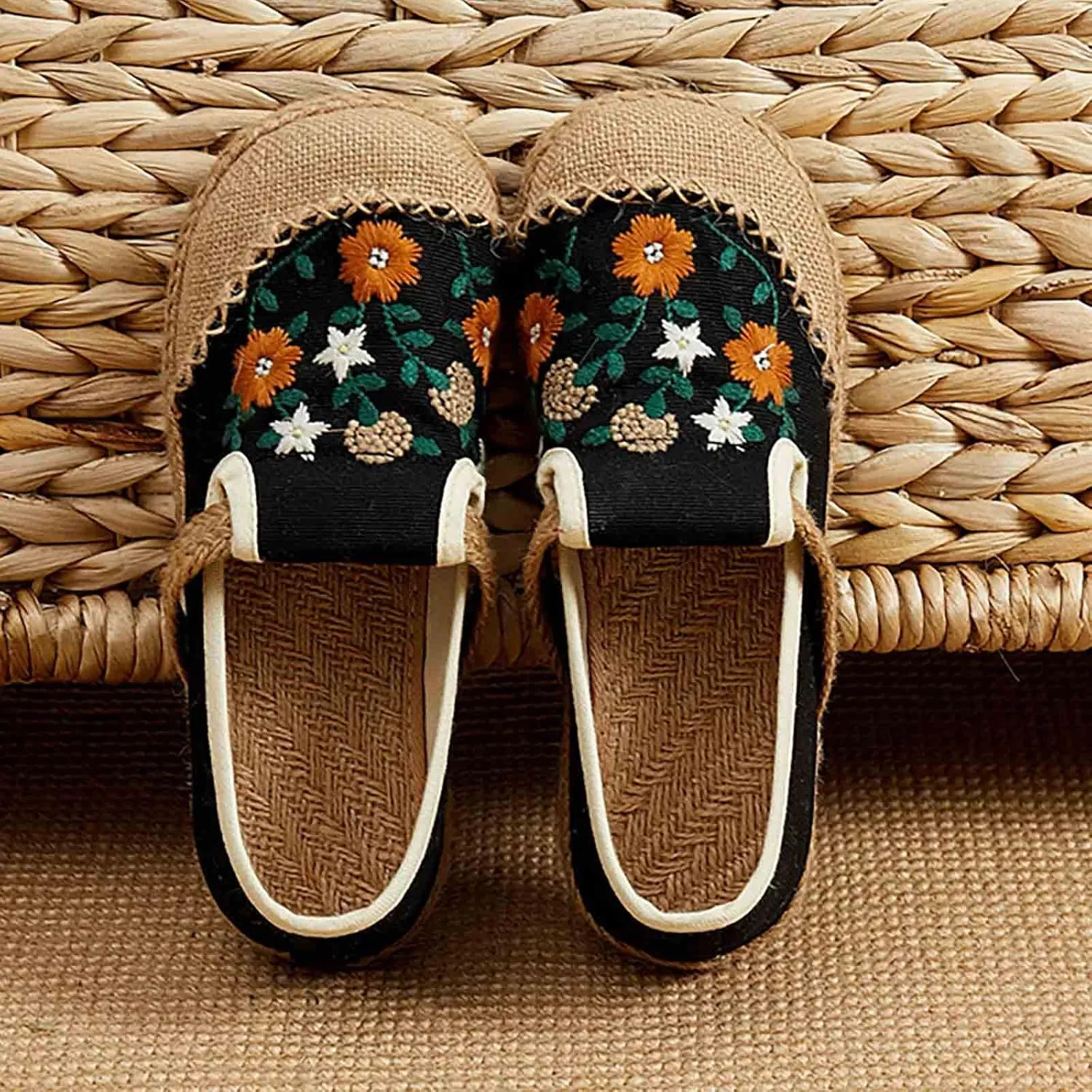 Floral Embroidered Flats Shoes for Women Ladies Casual Low Heels Wedge Closed Round Toe Breathable Dressy Slip On Loafers Comfort Ballet Dress Shoes for Work Nurse