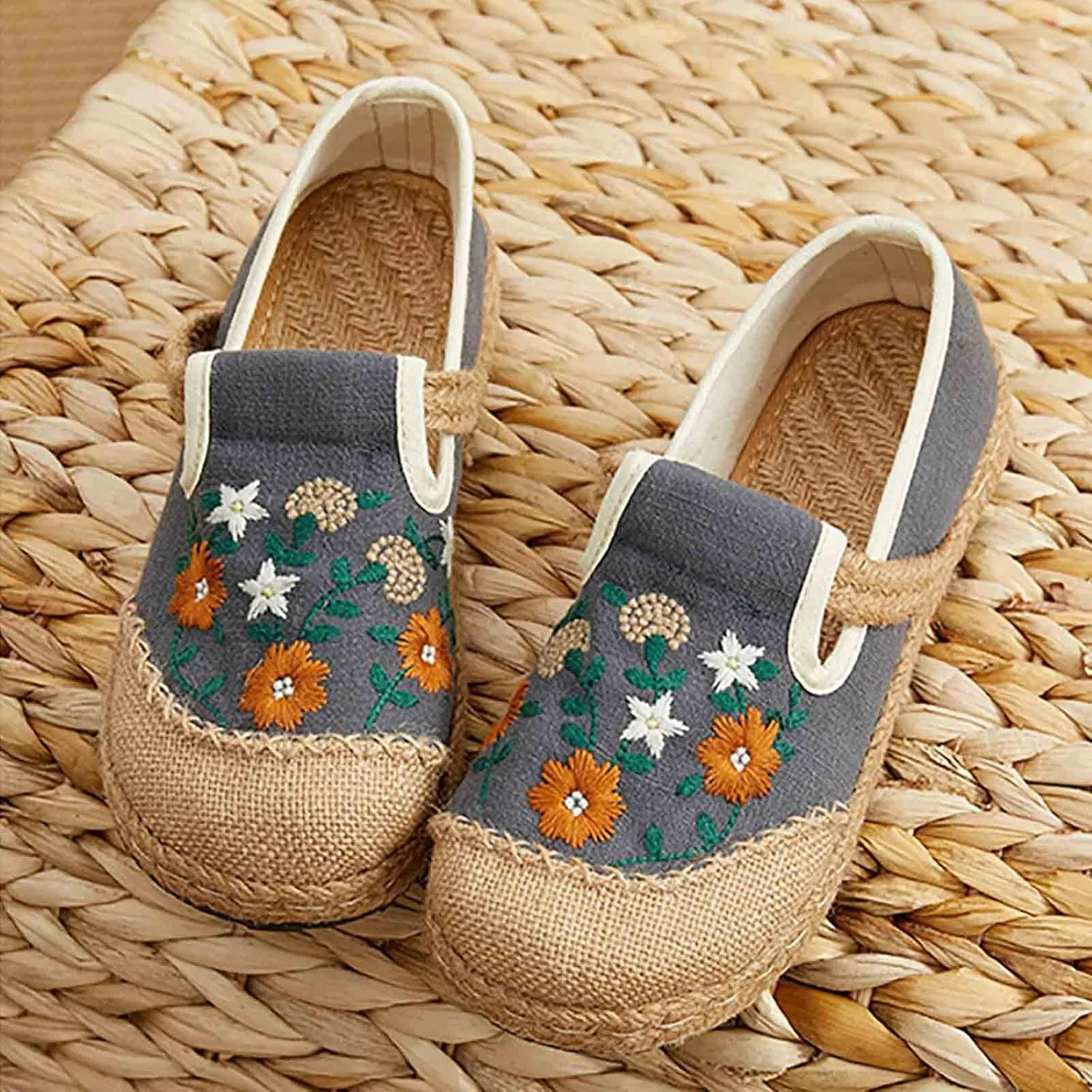 Floral Embroidered Flats Shoes for Women Ladies Casual Low Heels Wedge Closed Round Toe Breathable Dressy Slip On Loafers Comfort Ballet Dress Shoes for Work Nurse