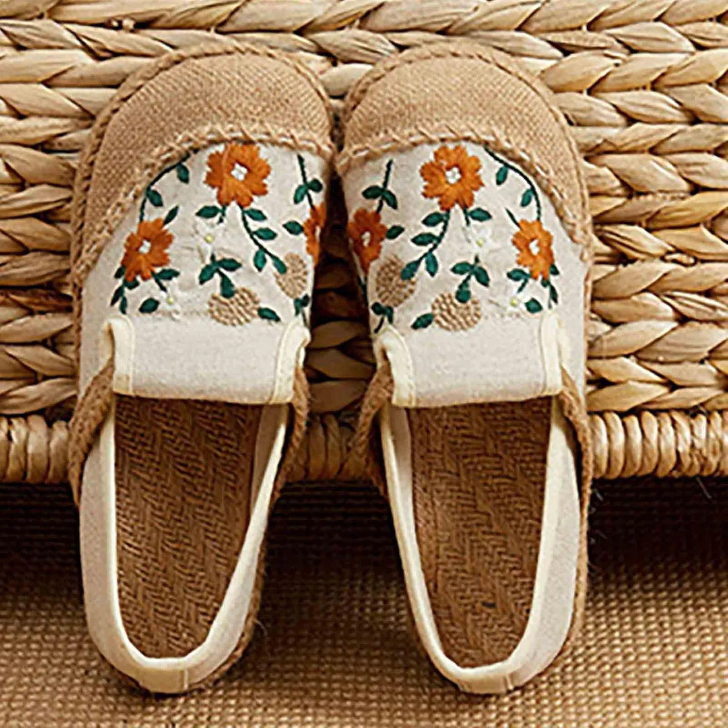 Floral Embroidered Flats Shoes for Women Ladies Casual Low Heels Wedge Closed Round Toe Breathable Dressy Slip On Loafers Comfort Ballet Dress Shoes for Work Nurse