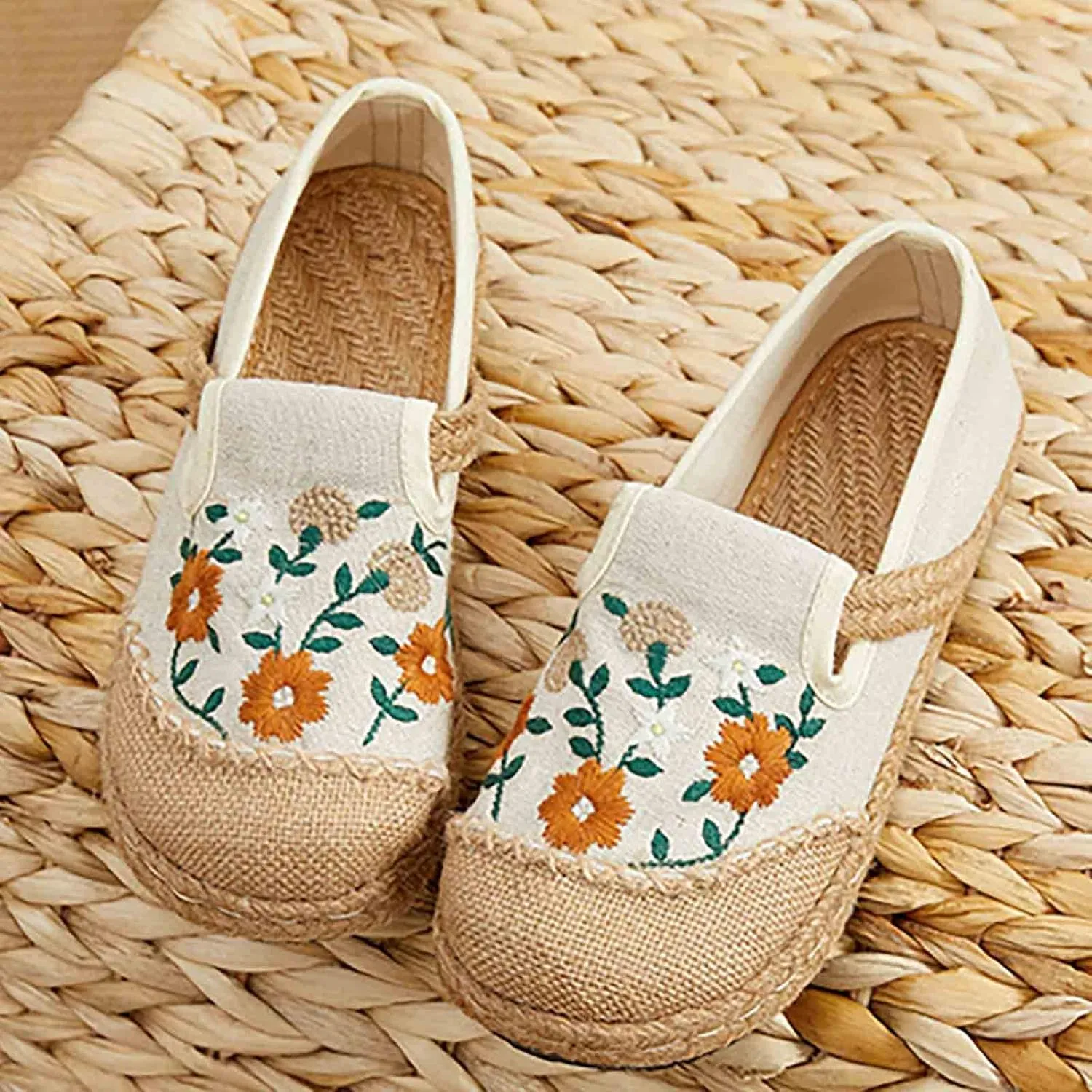Floral Embroidered Flats Shoes for Women Ladies Casual Low Heels Wedge Closed Round Toe Breathable Dressy Slip On Loafers Comfort Ballet Dress Shoes for Work Nurse