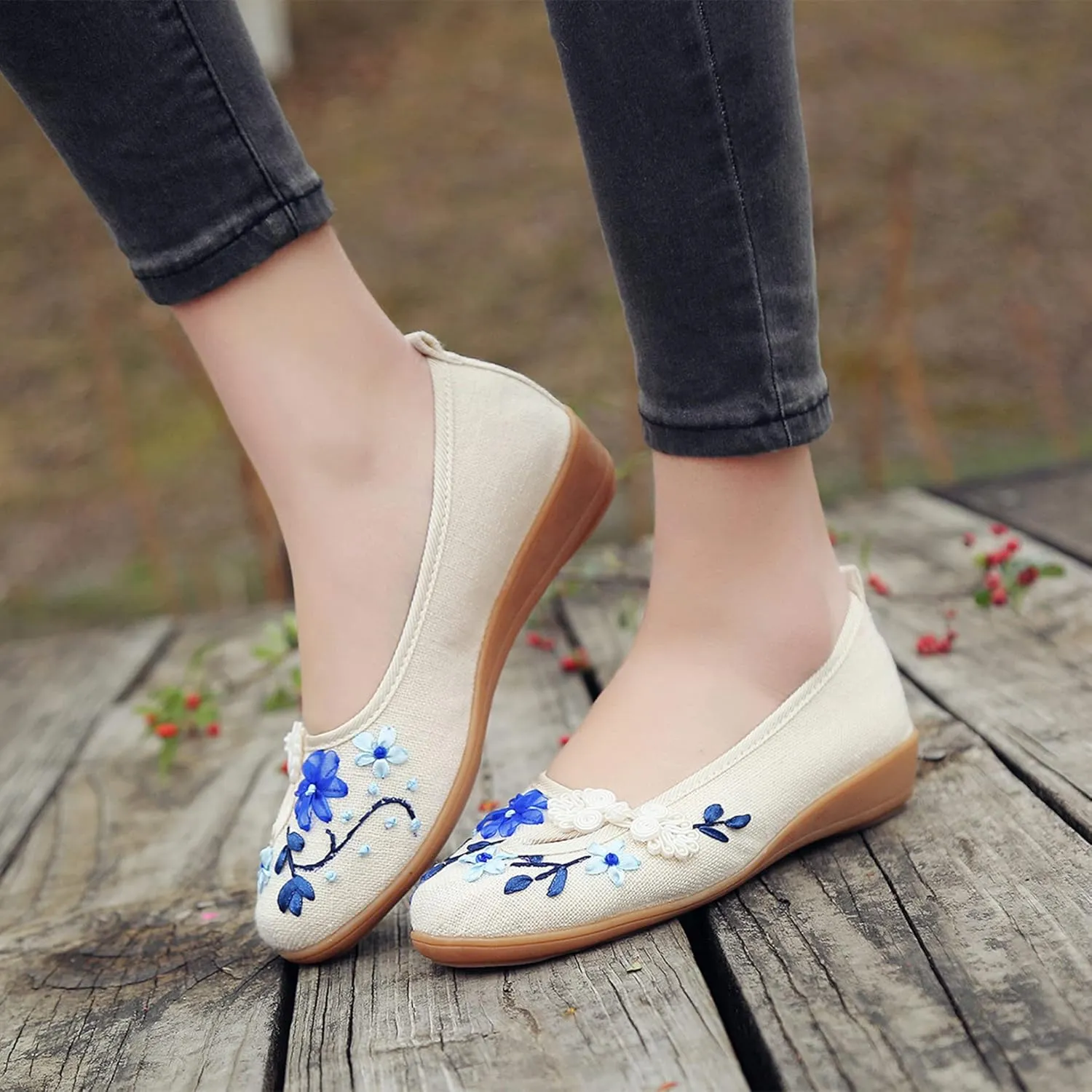Hee grand Chinese Style Embroidered Flats for Women Comfort Slip on Walking Shoes Mary Jane Shoes