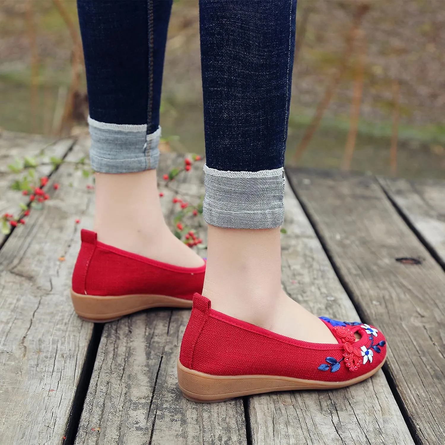 Hee grand Chinese Style Embroidered Flats for Women Comfort Slip on Walking Shoes Mary Jane Shoes