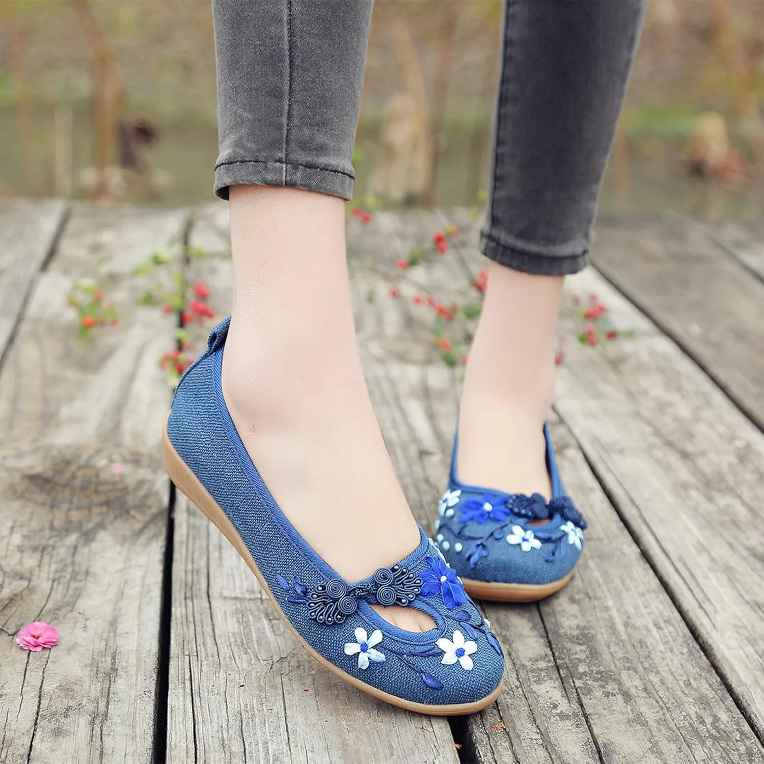 Hee grand Chinese Style Embroidered Flats for Women Comfort Slip on Walking Shoes Mary Jane Shoes