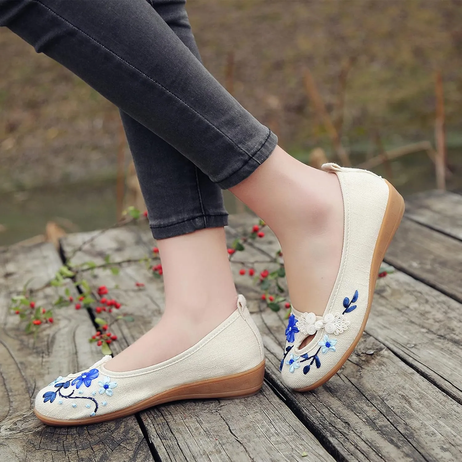 Hee grand Chinese Style Embroidered Flats for Women Comfort Slip on Walking Shoes Mary Jane Shoes