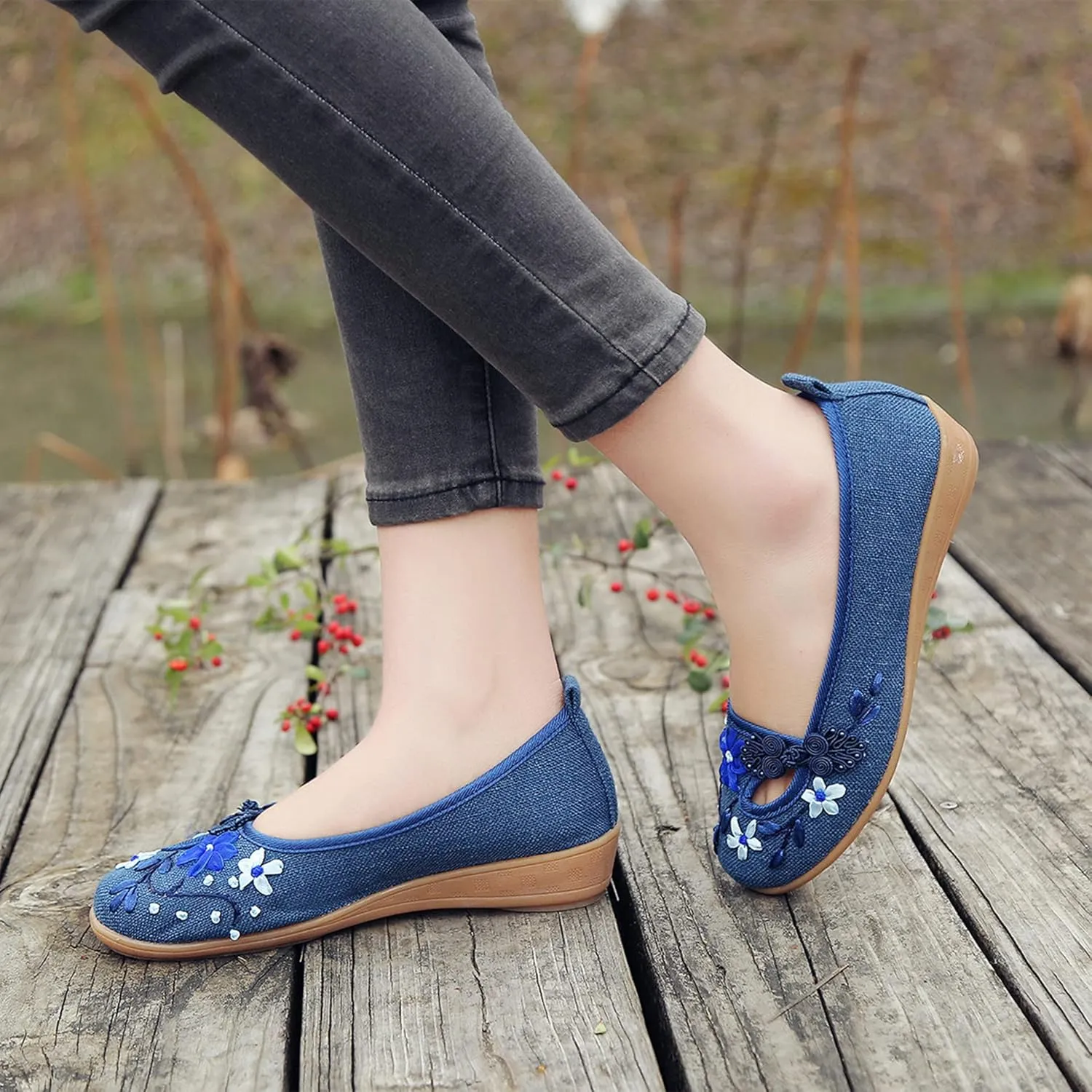 Hee grand Chinese Style Embroidered Flats for Women Comfort Slip on Walking Shoes Mary Jane Shoes
