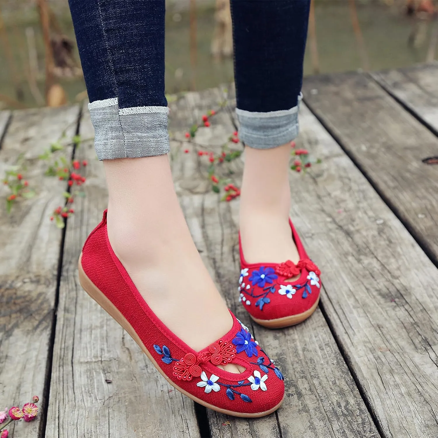 Hee grand Chinese Style Embroidered Flats for Women Comfort Slip on Walking Shoes Mary Jane Shoes