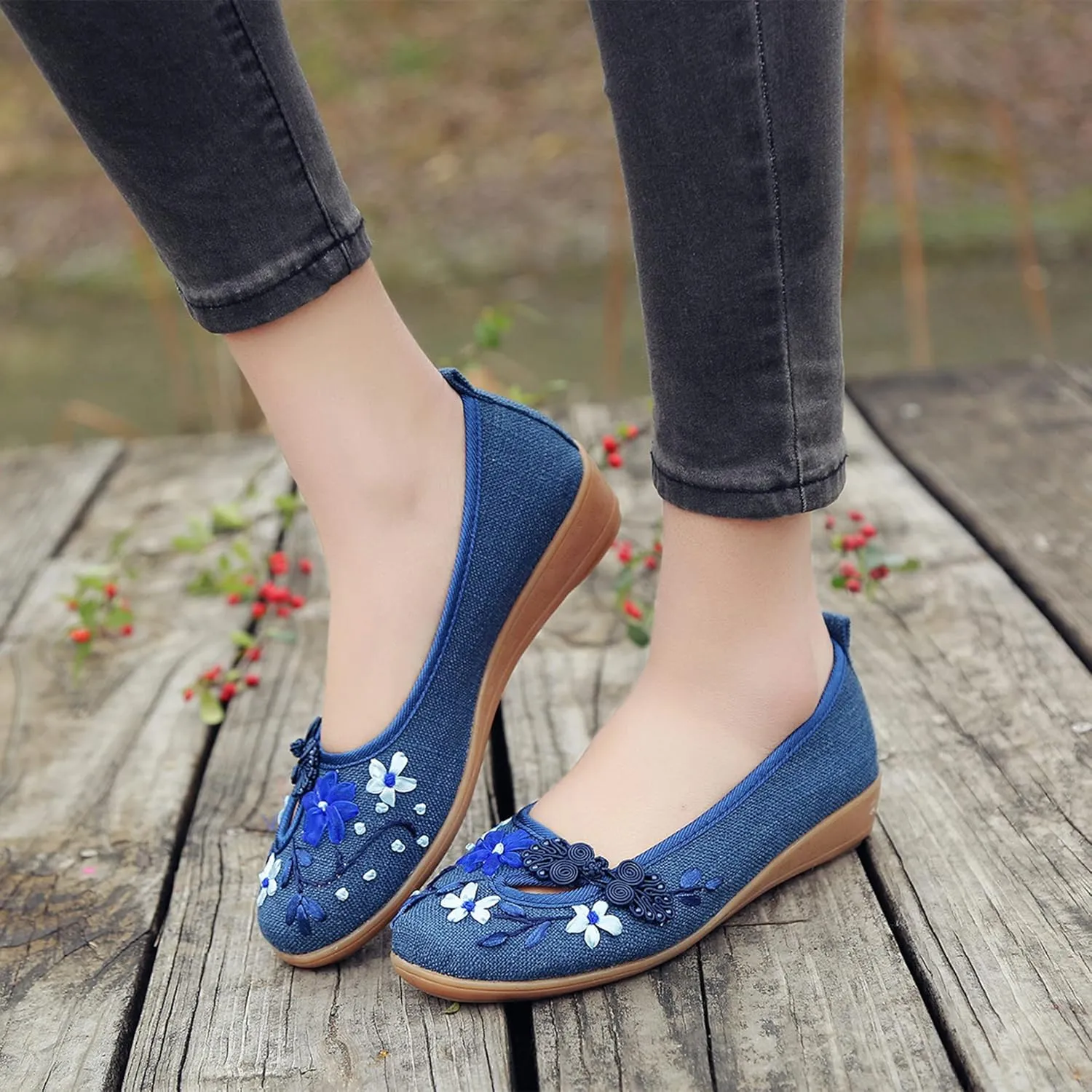 Hee grand Chinese Style Embroidered Flats for Women Comfort Slip on Walking Shoes Mary Jane Shoes