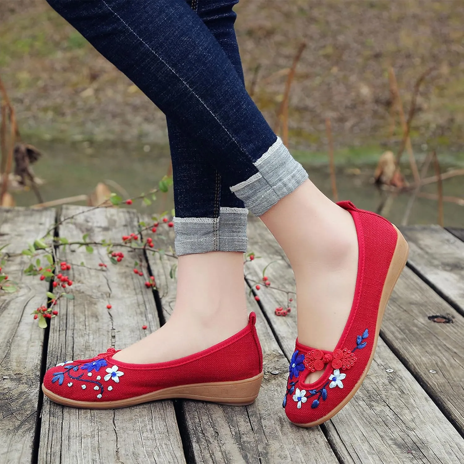 Hee grand Chinese Style Embroidered Flats for Women Comfort Slip on Walking Shoes Mary Jane Shoes