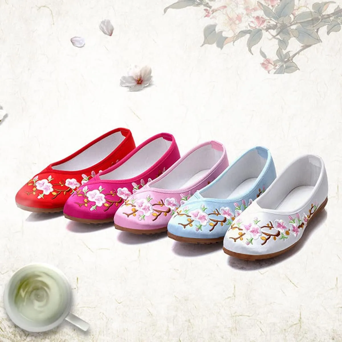HuangTaiJi Qing Women's Floral Embroidered Flats Ethnic Style Shoes, Elegant Round Toe Ballets Chinese Shoes for Cheongsam
