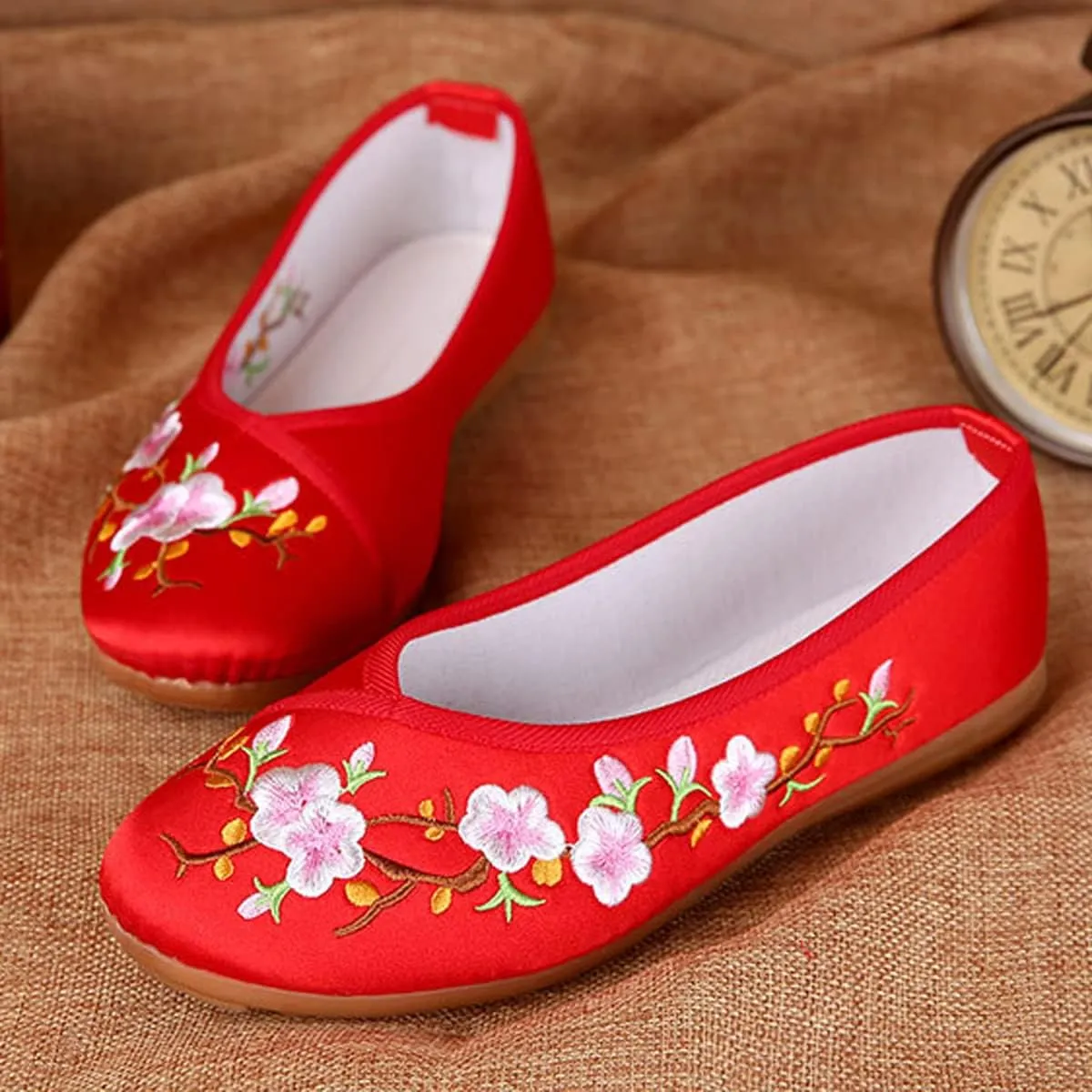 HuangTaiJi Qing Women's Floral Embroidered Flats Ethnic Style Shoes, Elegant Round Toe Ballets Chinese Shoes for Cheongsam