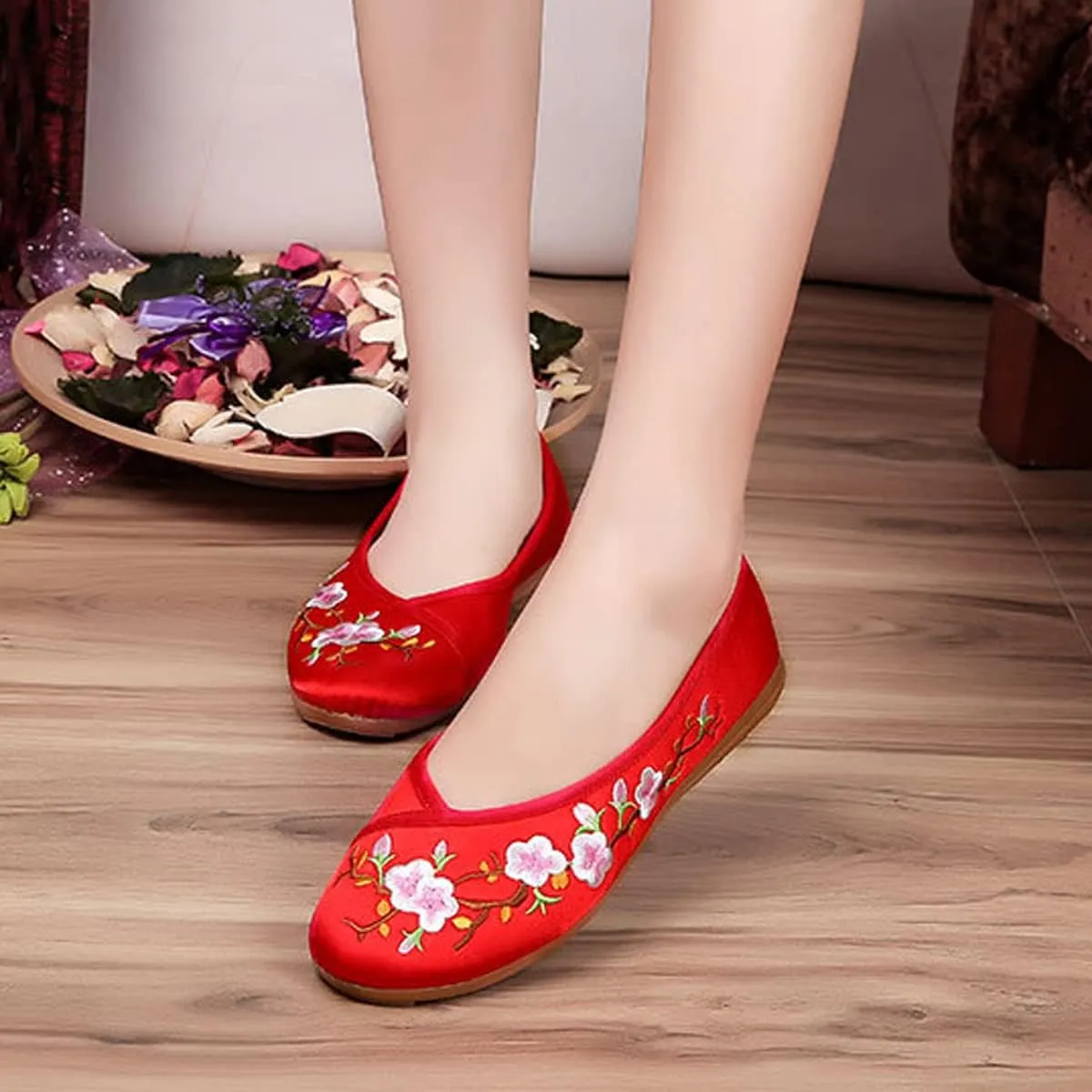 HuangTaiJi Qing Women's Floral Embroidered Flats Ethnic Style Shoes, Elegant Round Toe Ballets Chinese Shoes for Cheongsam