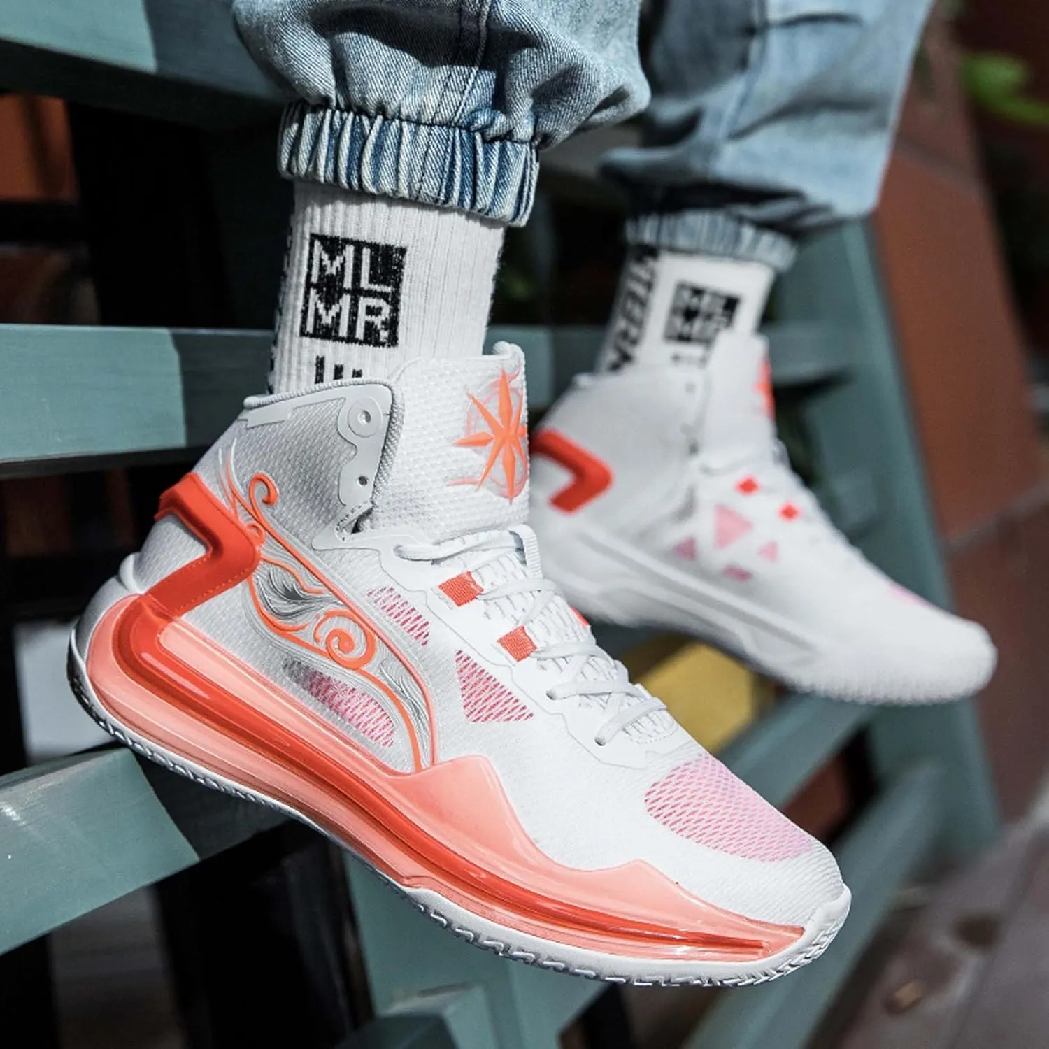 Men and Women Comfortable and Breathable Basketball Sneakers Mid Top Lace Up Non Slip Running Shoes Lightweight Carrying Casual Walking Shoes Durable Cross Training Shoes Skateboarding Shoes