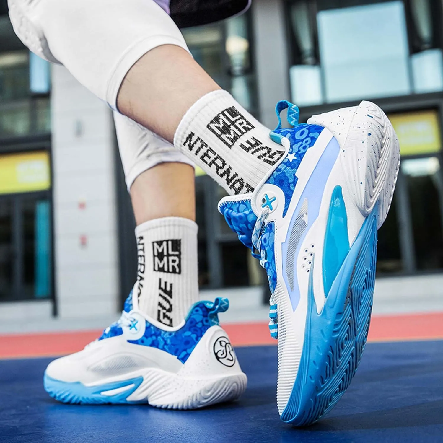 Mens and Womens Mid Top Lace Up Basketball Sneakers Non Slip and Breathable Running Shoes Rubber Sole Wear Resistant Walking Shoes Competitive Badminton Shoes Cross Training Shoes Skateboarding Shoes
