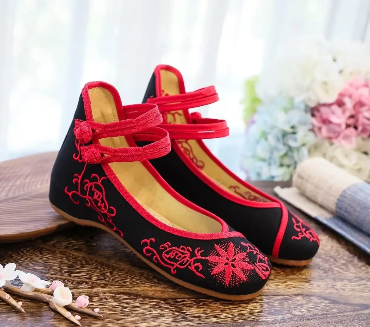 Stunner Women's Floral Flats Vintage Embroidered Shoes Low Heel Mary Jane Shoes Casual Ballet Flats