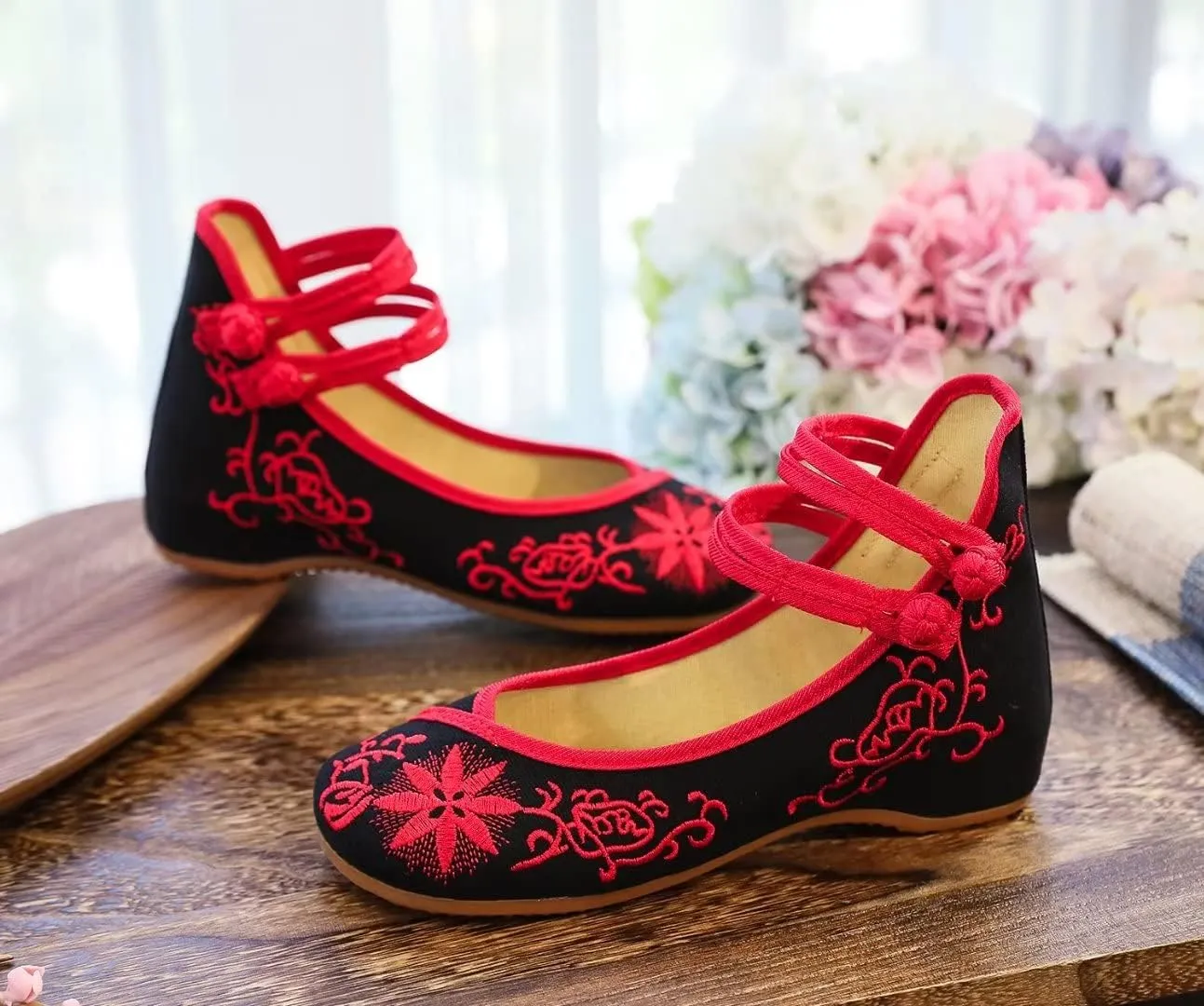 Stunner Women's Floral Flats Vintage Embroidered Shoes Low Heel Mary Jane Shoes Casual Ballet Flats