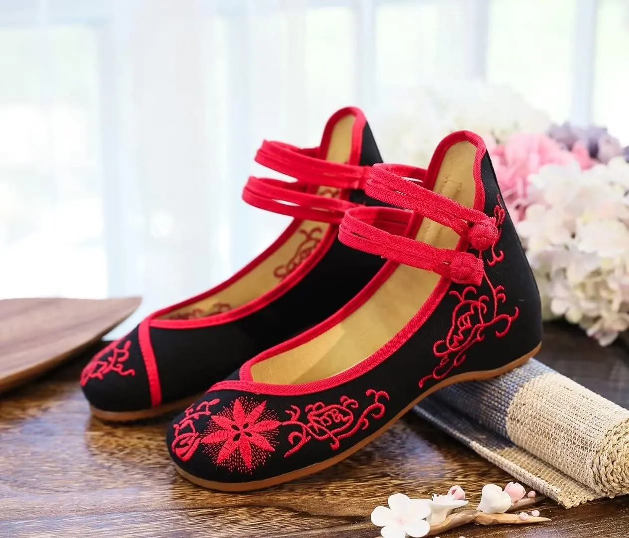 Stunner Women's Floral Flats Vintage Embroidered Shoes Low Heel Mary Jane Shoes Casual Ballet Flats