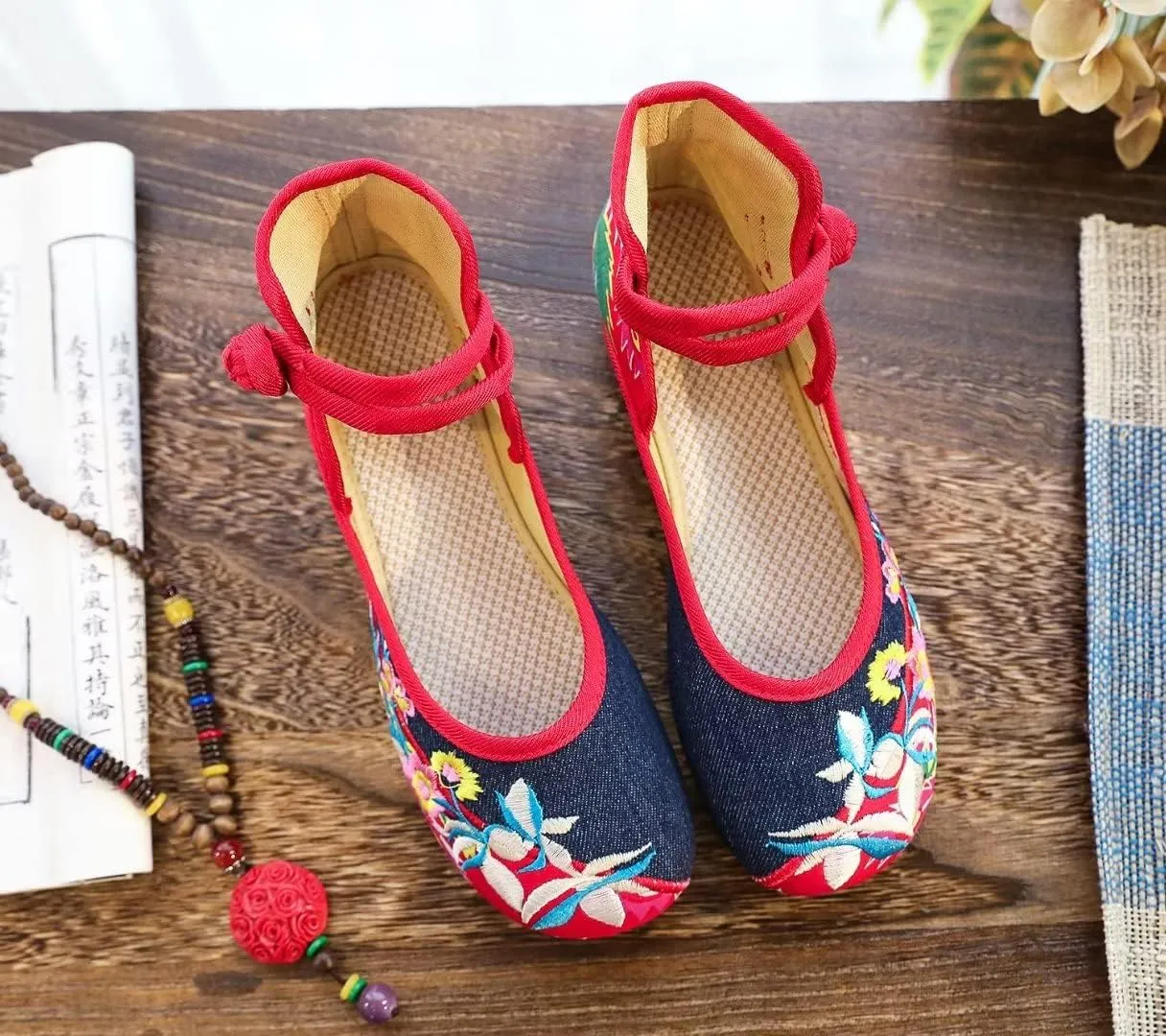 Stunner Women's Floral Flats Vintage Embroidered Shoes Low Heel Mary Jane Shoes Casual Ballet Flats