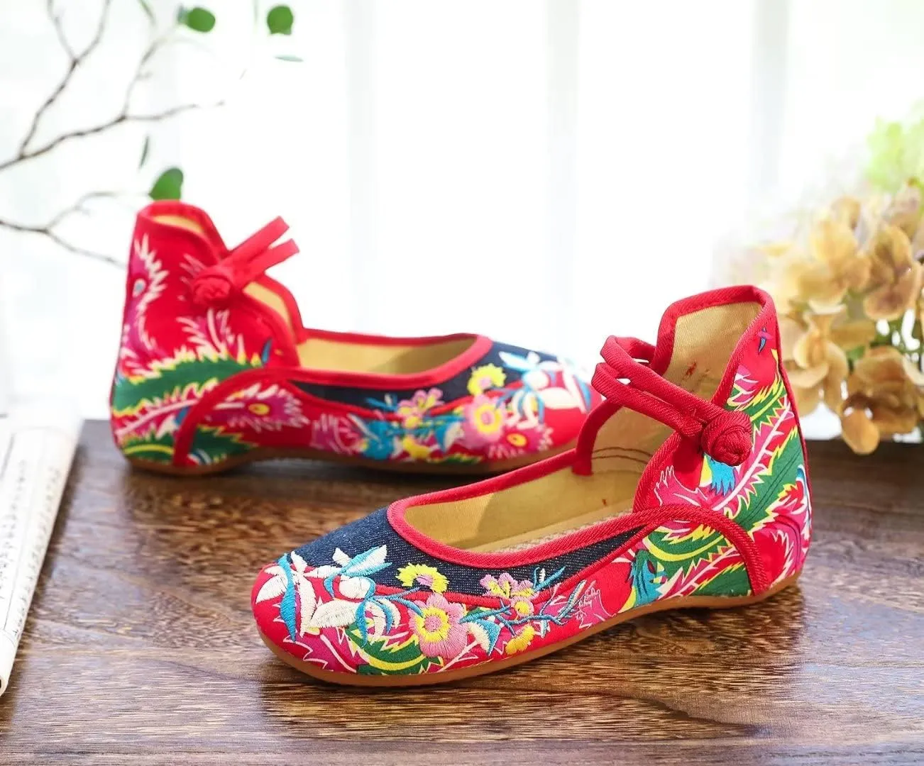 Stunner Women's Floral Flats Vintage Embroidered Shoes Low Heel Mary Jane Shoes Casual Ballet Flats