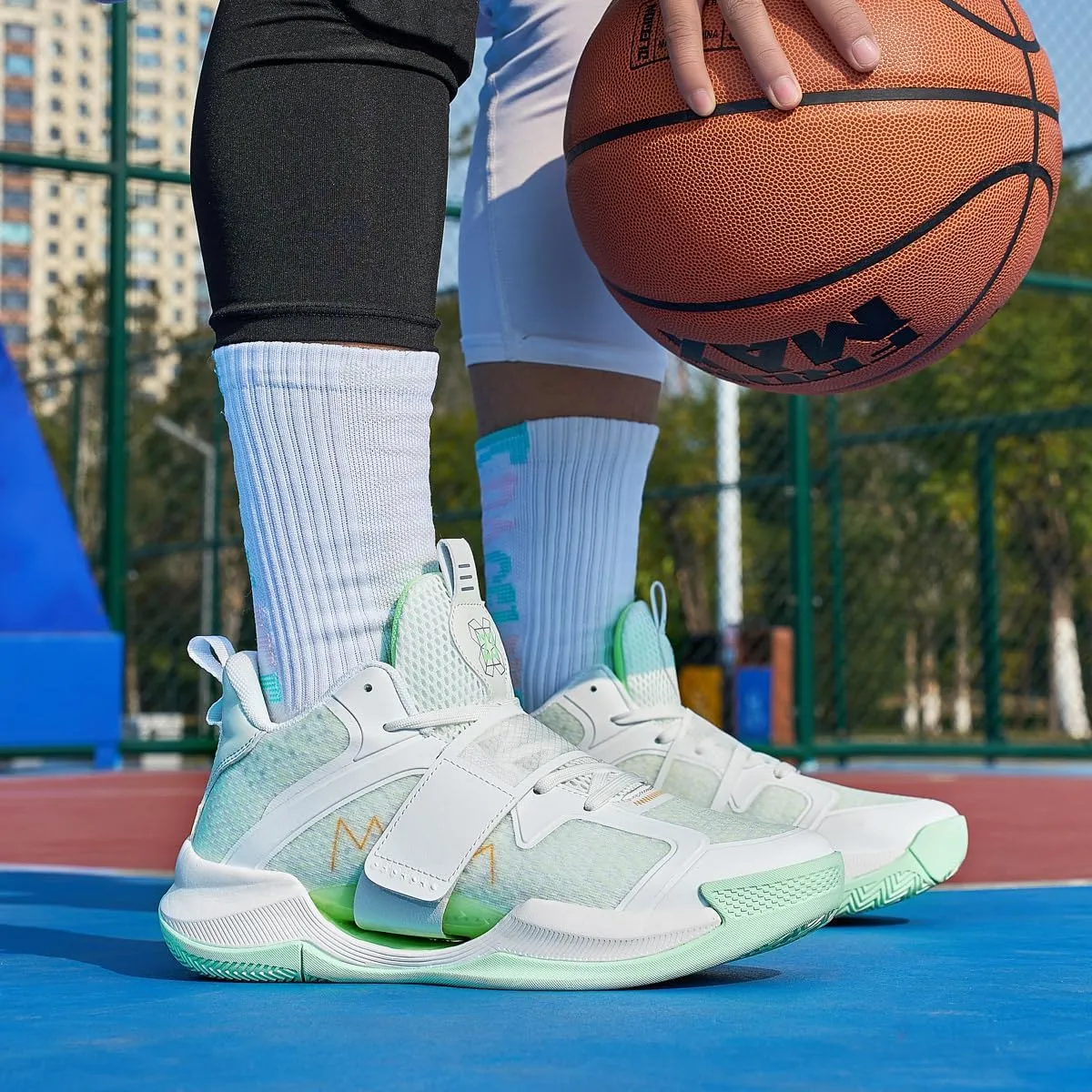 Womens Mens Basketball Shoes Comfortable Fashion Athletic Sneakers Breathable Non Slip Lace up Shoe